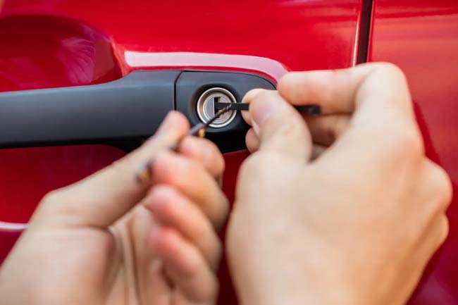 Broken key extraction service